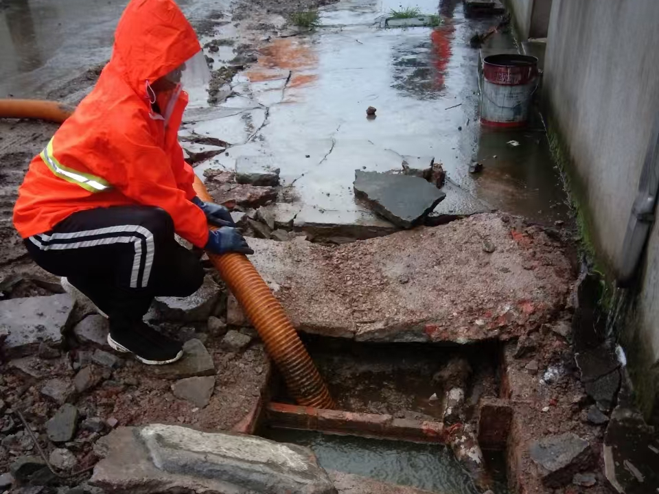 萍乡专业清理污水池 炜誉市政以规范流程守护城市 “肠道”